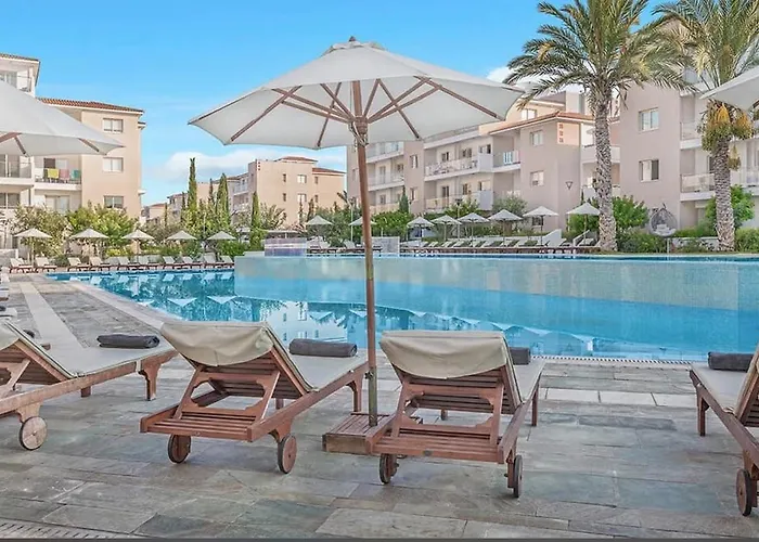 Semesterbostad Casa Elisa With Terrace & Garden Indoor Pool Gym Paphos