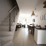 Casa Elisa With Terrace & Garden Indoor Pool Gym بيت للعطل بافوس