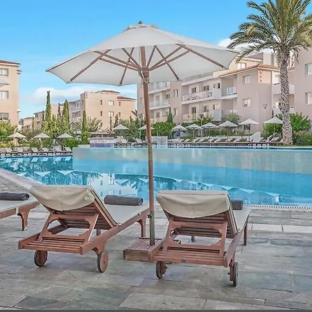 Дом отдыха Casa Elisa With Terrace & Garden & Big Pool Area Пафос
