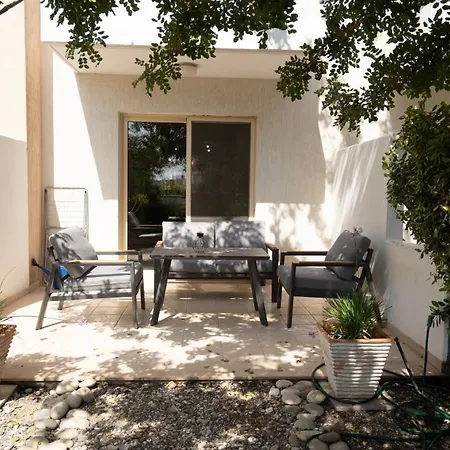 Casa Elisa With Terrace & Garden & Big Pool Area Pafos