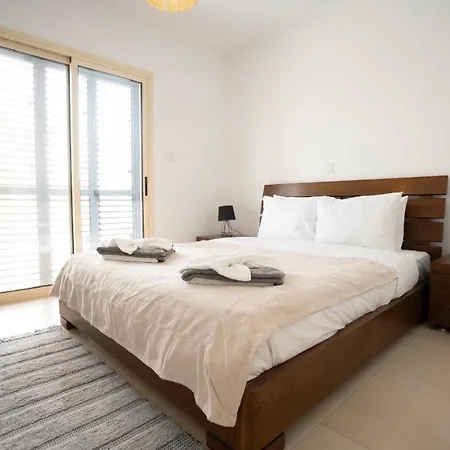 Casa Elisa With Terrace & Garden & Big Pool Area Pafos
