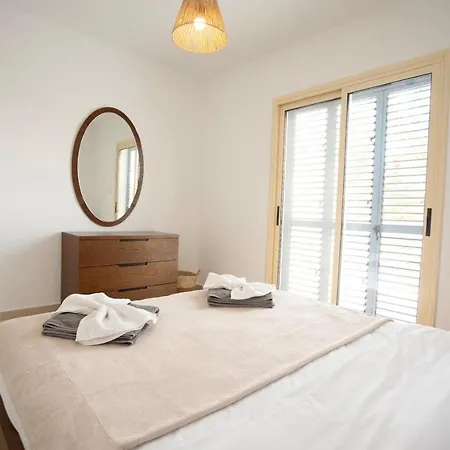 Casa Elisa With Terrace & Garden & Big Pool Area Pafos