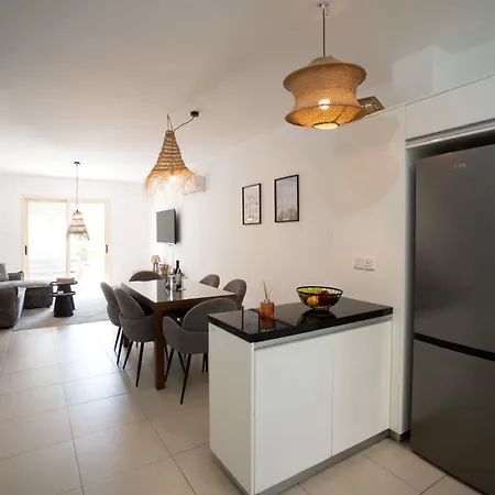 Casa Elisa With Terrace & Garden & Big Pool Area Pafos