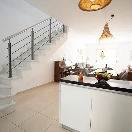 Casa Elisa With Terrace & Garden & Big Pool Area Tatil Evi
