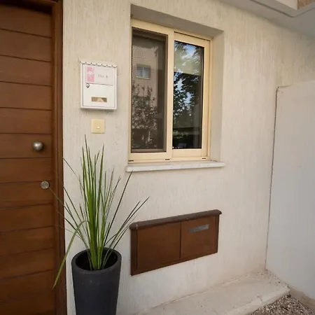 Casa Elisa With Terrace & Garden & Big Pool Area Pafos