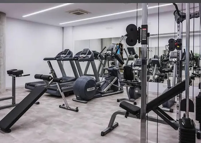 Casa Elisa With Terrace & Garden Indoor Pool Gym פאפוס