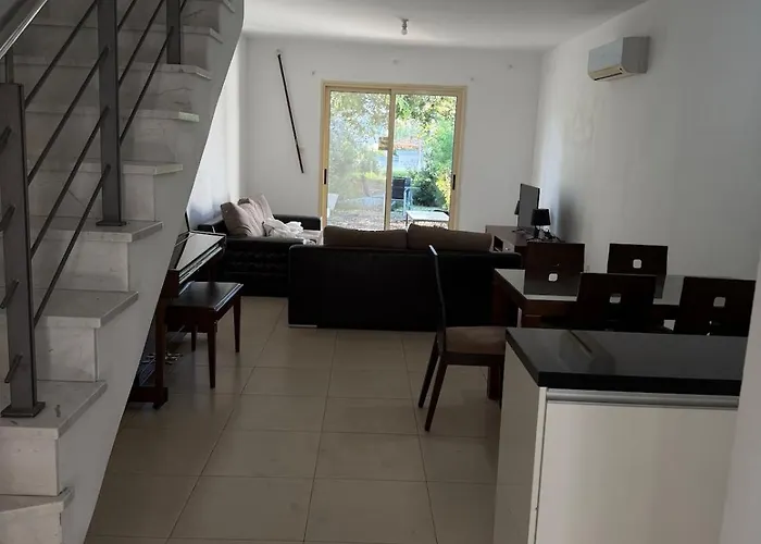 度假居 Casa Elisa With Terrace & Garden Indoor Pool Gym Paphos